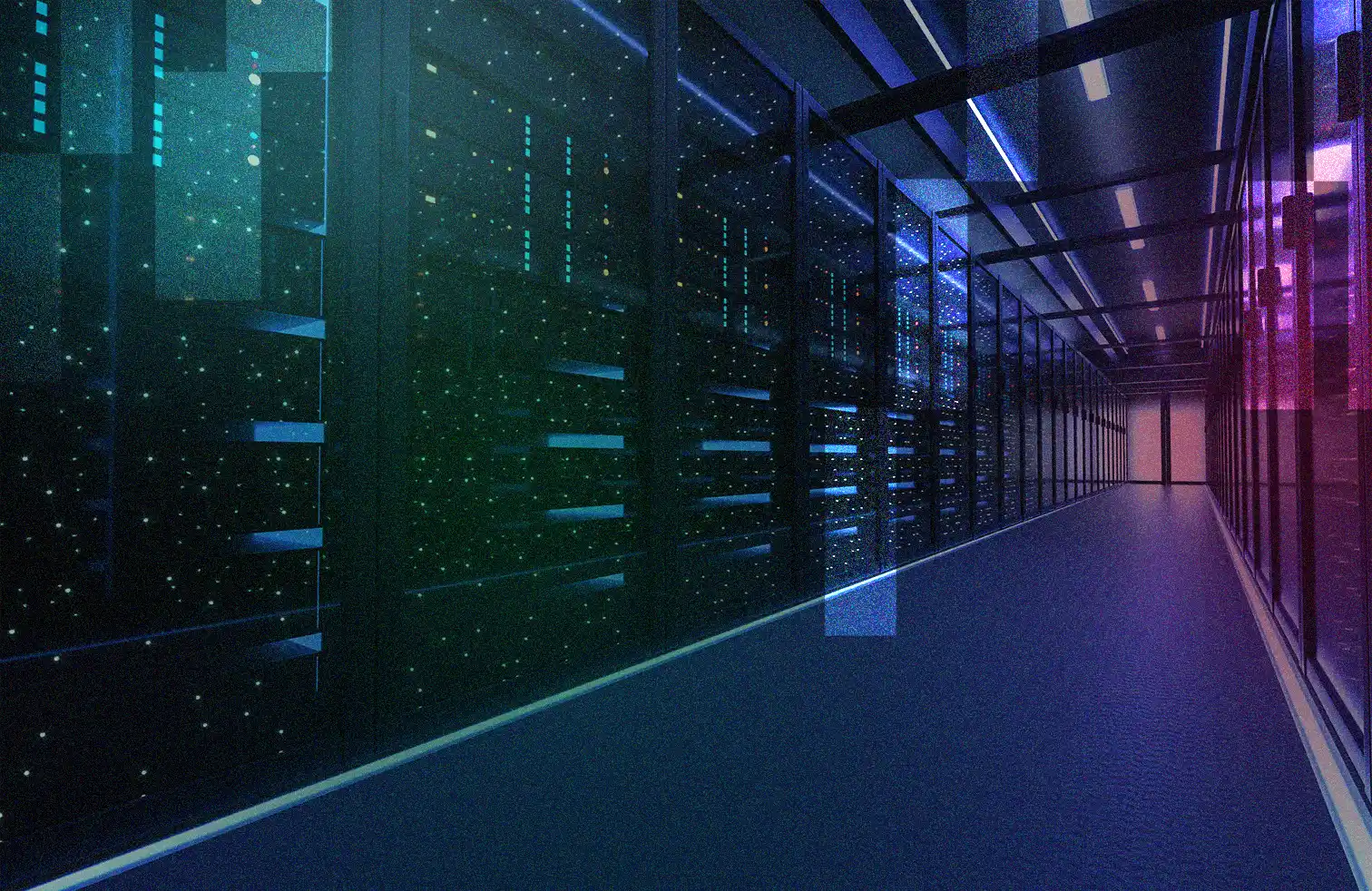 Beleuchteter Serverraum mit modernen Datenservern und Kabeln, symbolisierend für Datenverarbeitung und IT-Infrastruktur.