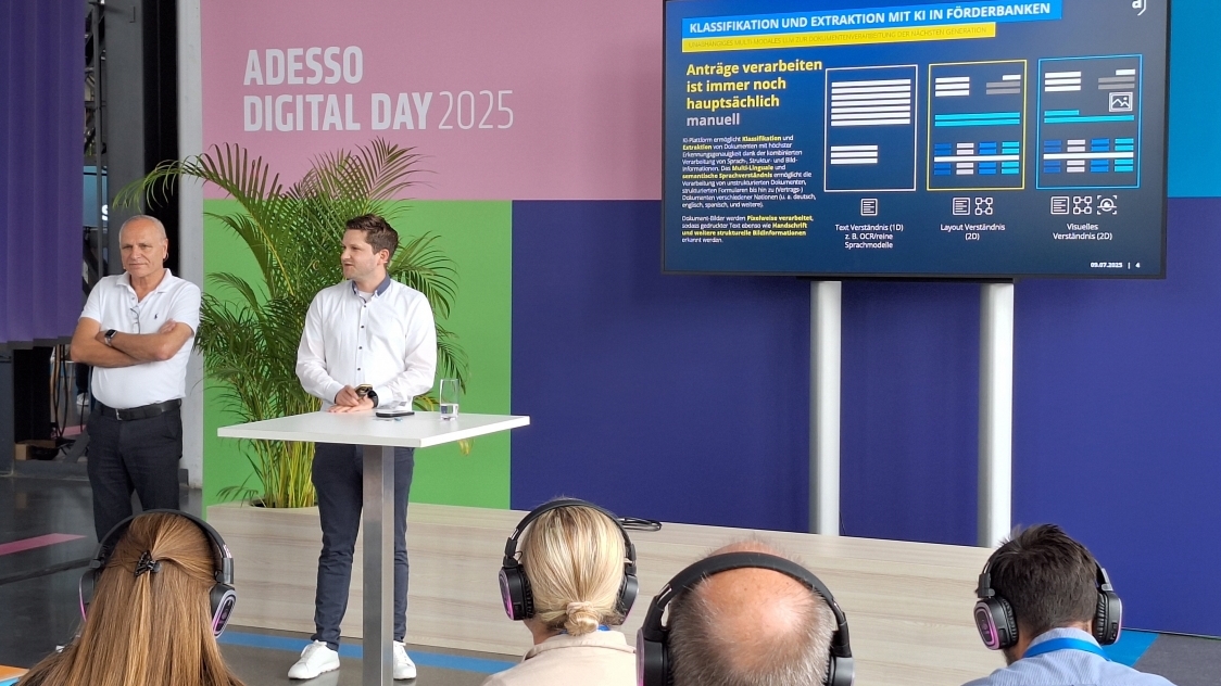 Vortrag zu KI-Klassifikation in Förderbanken, Darstellung manueller vs. automatisierter Prozesse